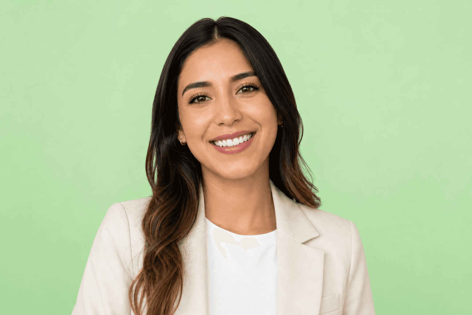 Mujer joven y feliz, cliente de Prestomex